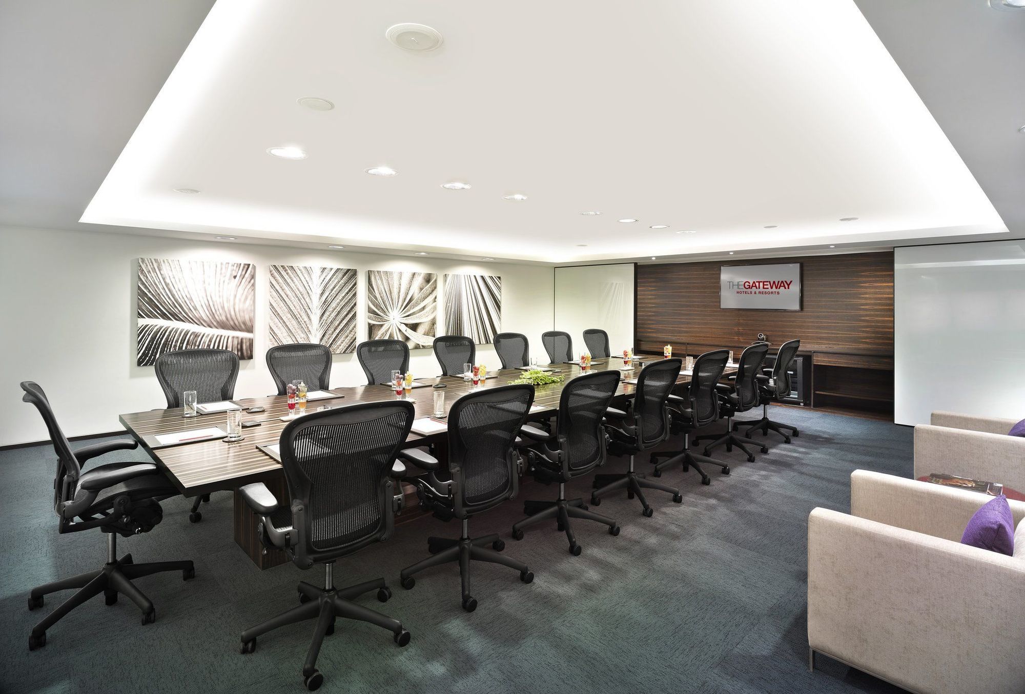 ザ ゲートウェイ ホテル Itエクスプレスウェイ チェンナイ 設備 写真 Meeting room at the office of a law firm in Singapore
