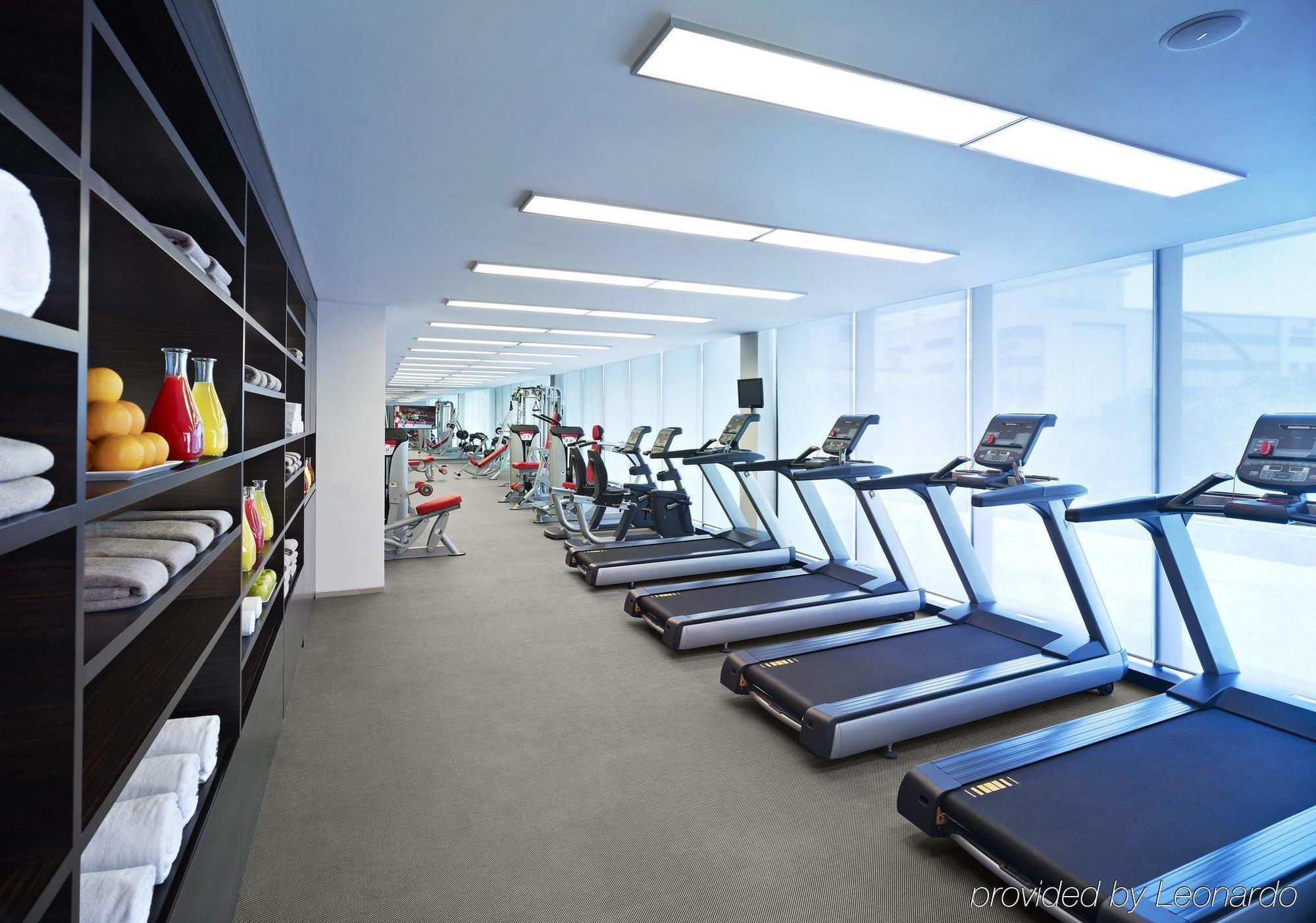ザ ゲートウェイ ホテル Itエクスプレスウェイ チェンナイ エクステリア 写真 The gym at the Mandarin Oriental, Hong Kong