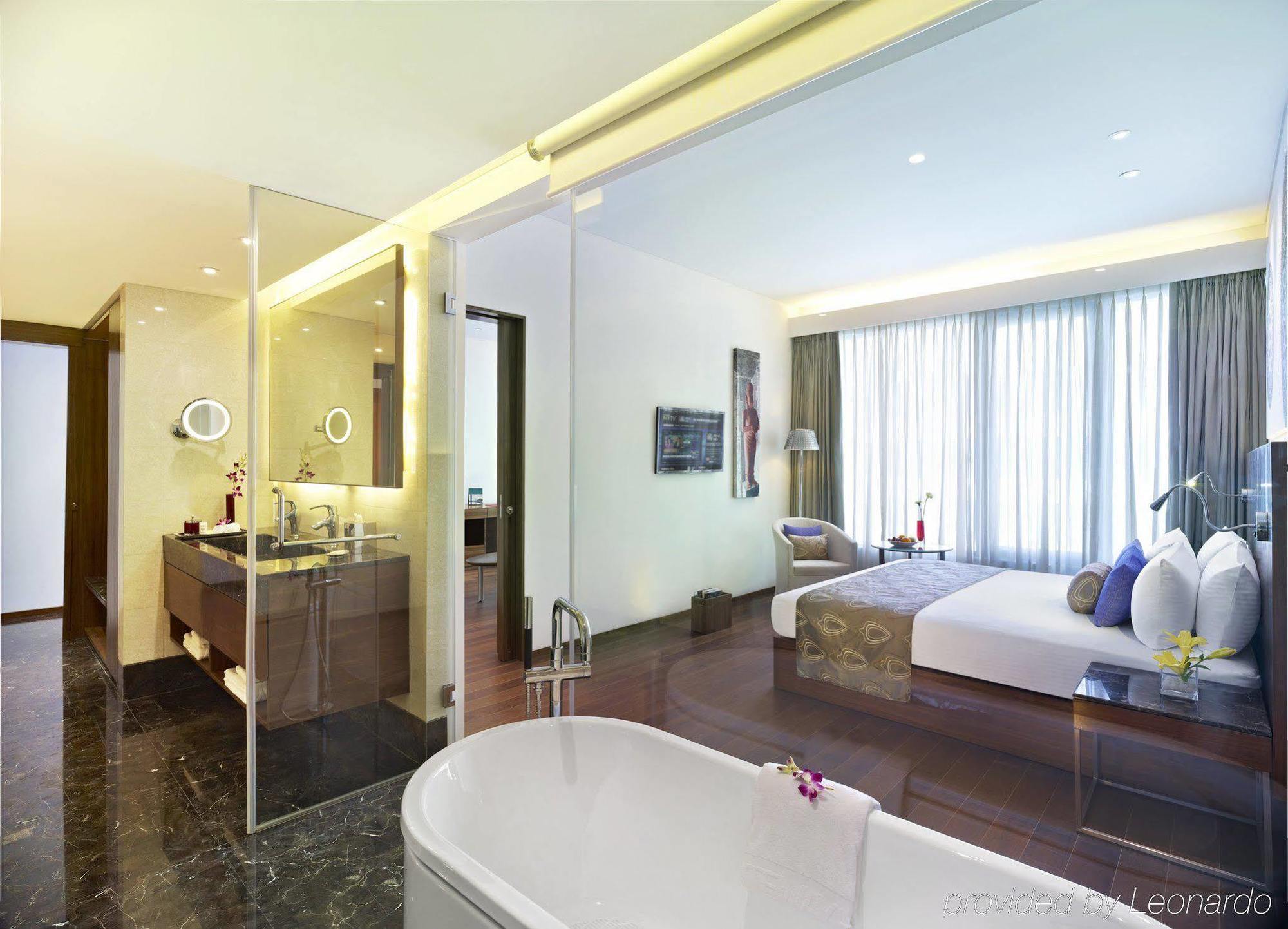 ザ ゲートウェイ ホテル Itエクスプレスウェイ チェンナイ エクステリア 写真 A suite at the hotel