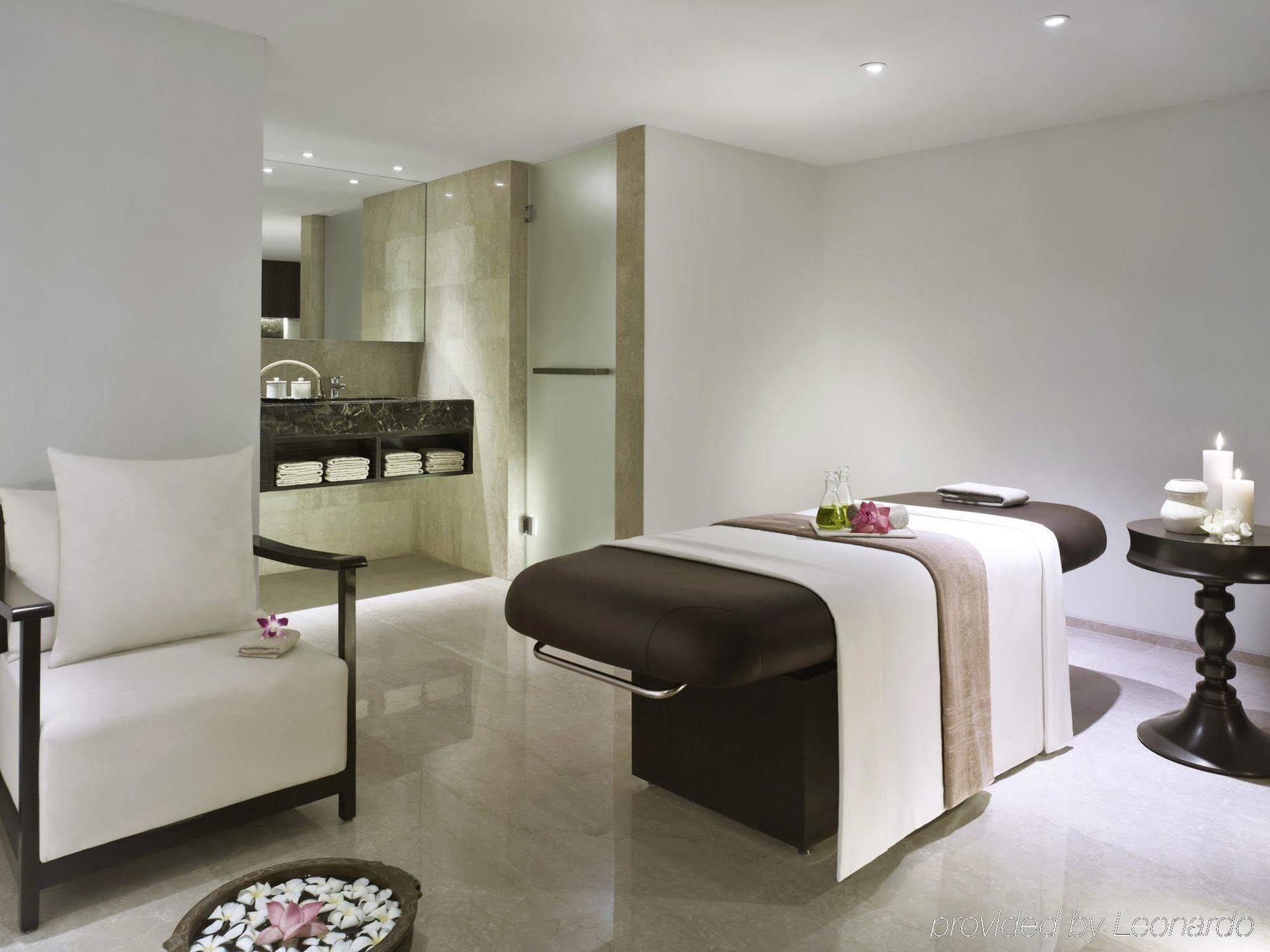 ザ ゲートウェイ ホテル Itエクスプレスウェイ チェンナイ エクステリア 写真 A treatment room at the spa
